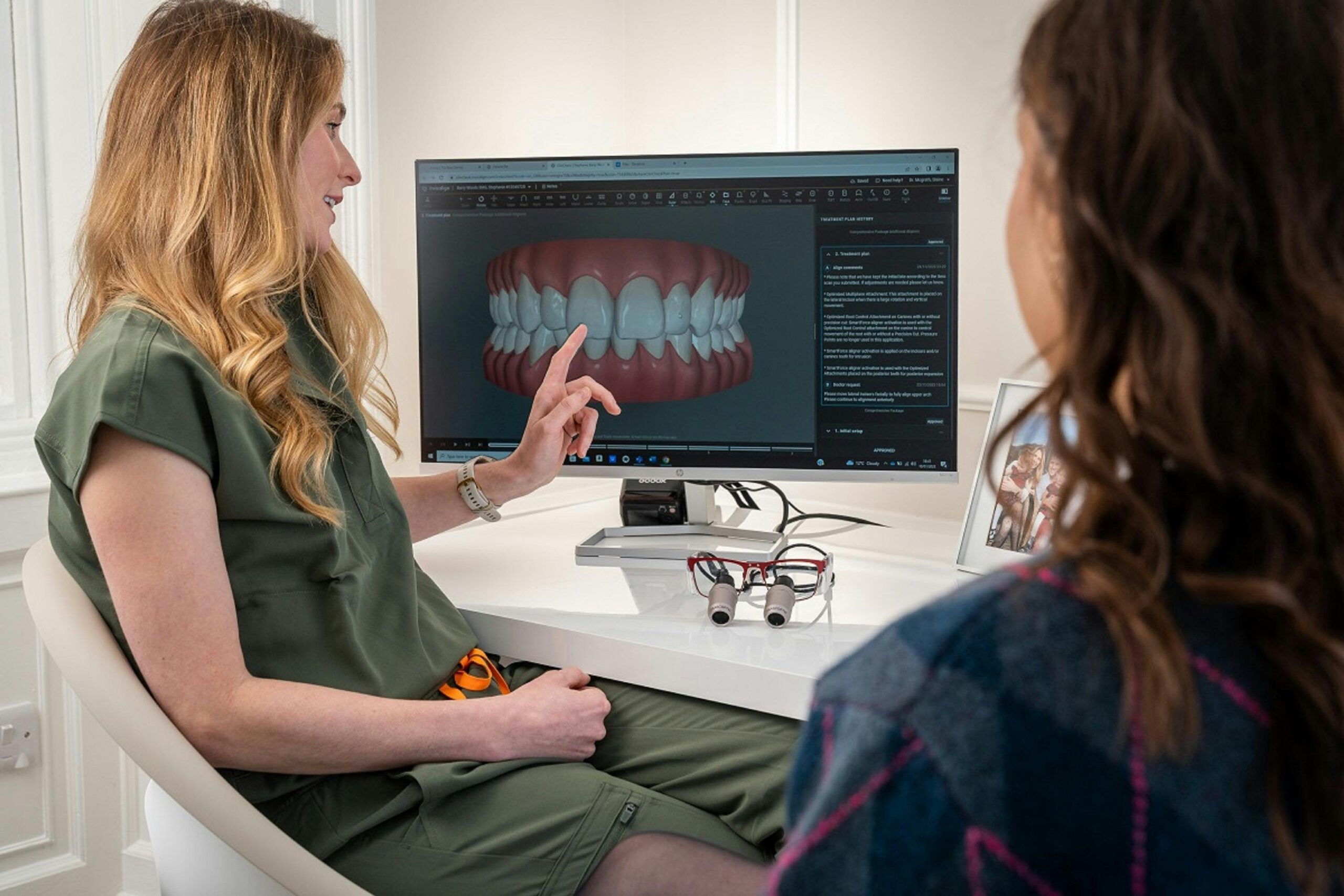 Få et smukt smil uden synlige bøjler med invisalign
